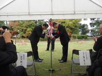 加賀市長への苗木引き渡し式